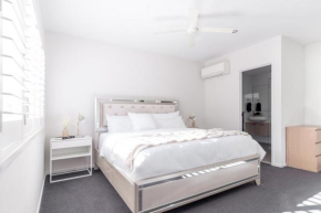 Beautiful Modern 3 Bedroom Family Suite Sleeps 6